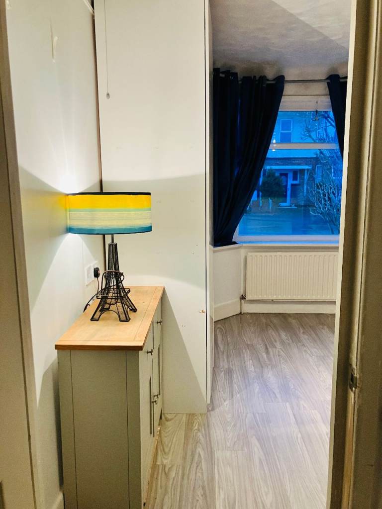 Double Room available in Bungalow with live in Landlady
