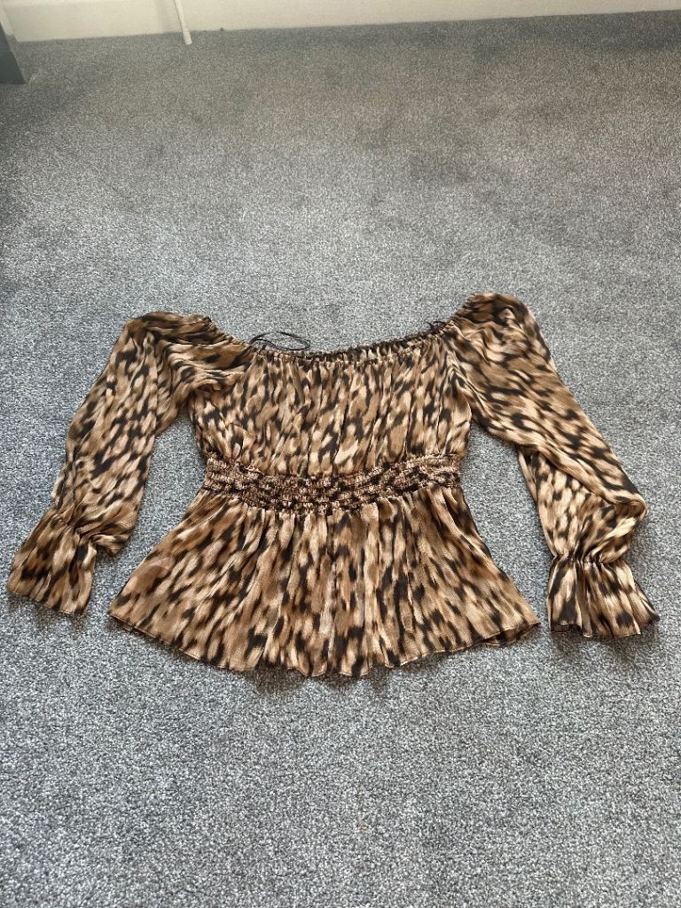 Leopard Print Off-Shoulder Blouse – Good Condition
