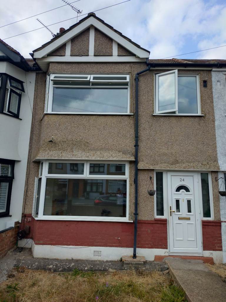 3 Bed House - 2 Reception - Garden - Parking - Chadwell Heath - Geneva Gardens, RM6 6SP Family Home
