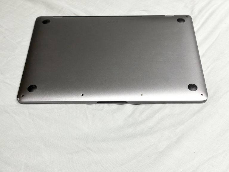 CAN DELIVER, MACBOOK PRO 2020 13” LAPTOP M1, 16GB RAM,256GB SSD SPACE GREY BATTERY CYCLE COUNT 170 