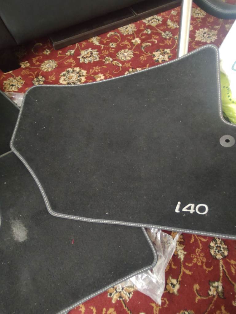 Hyundai i40 Car Mats - Good Condition