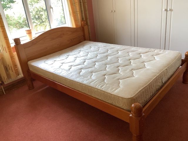 ベッドフレーム Double bed for sale-Excellent condition Wooden Double Bed Frame with Slats – Good Condition, £25.00 for Sale