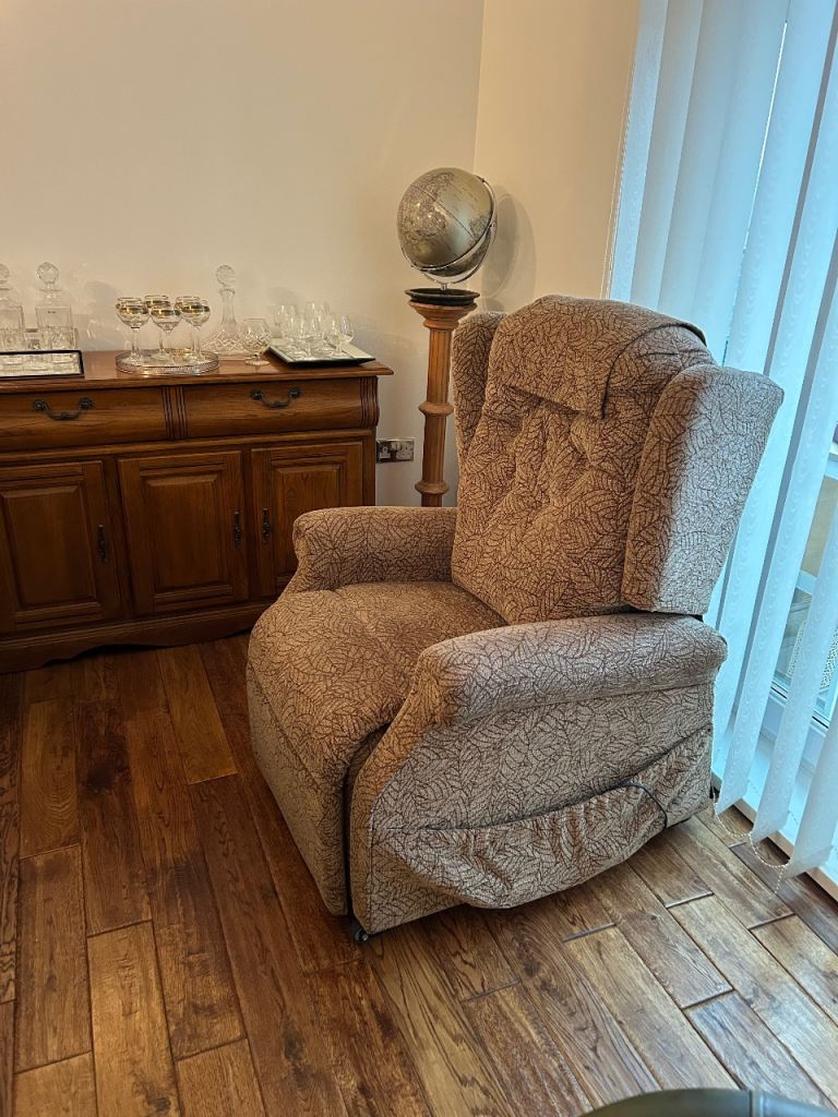 Cosy Rise and Recline Chair