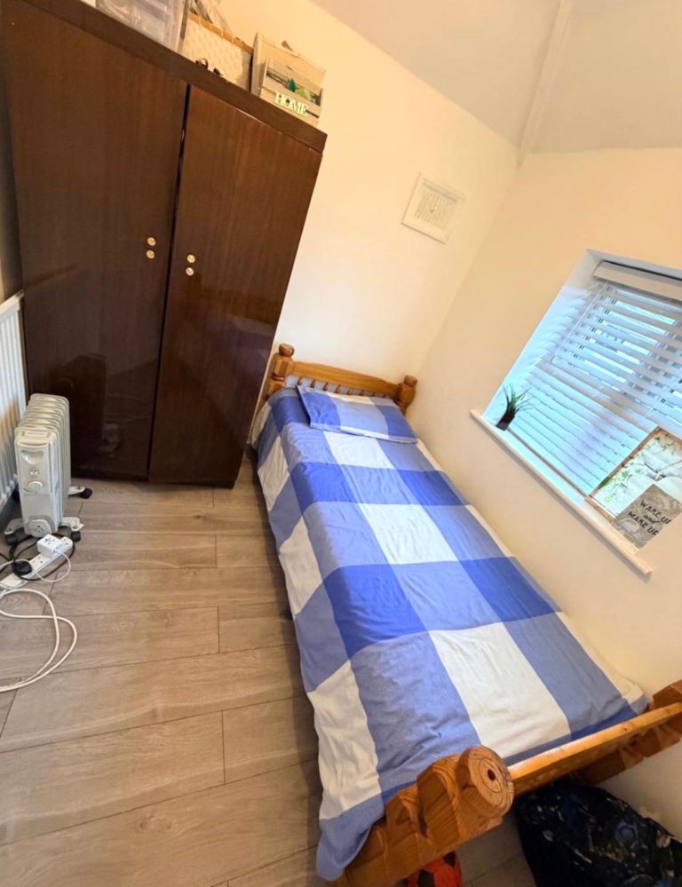 (Not a studio)Single room including bills available now Postcode RM10 7HT