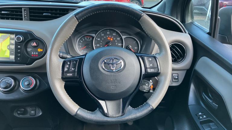 2017 Toyota Yaris 1.33 VVT-i Design 5dr Petrol Hatchback Hatchback Petrol Manual