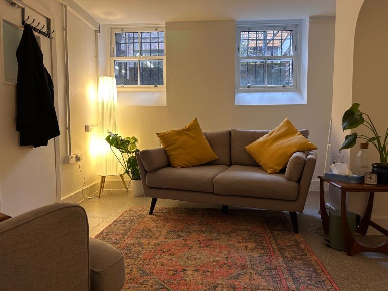 New therapy room to rent Bethnal Green, 2 mins from the tube