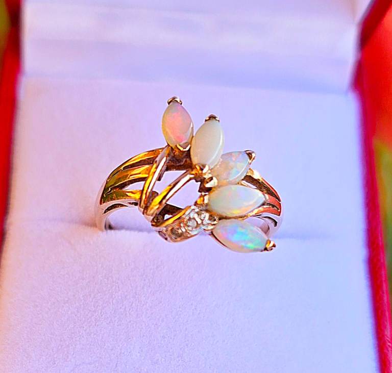 Stunning 9ct Gold Marquise Set Opals and Diamond Ring - In Immaculate Condition