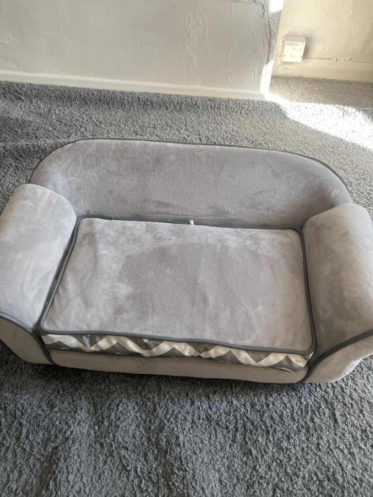 Dog sofa 