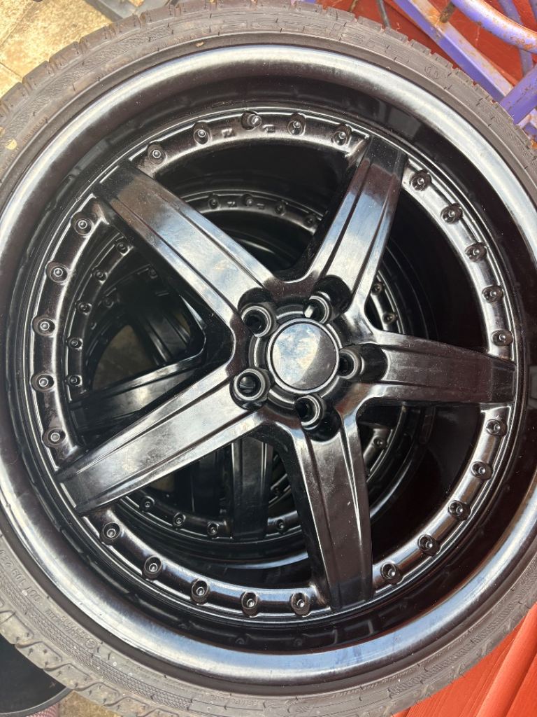 Alloy wheels-black gloss