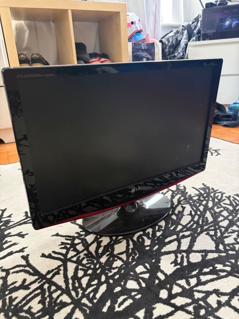 LG Flatron W2243S Monitor - Black, Good Condition