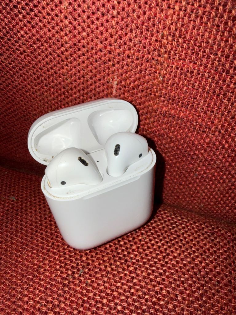 Apple AirPods Gen2 (Used)