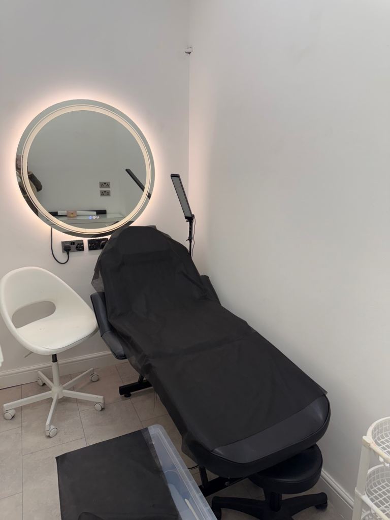 Treatment room ready to rent 