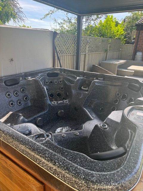 Arctic Spar 6 Seater hot tub.