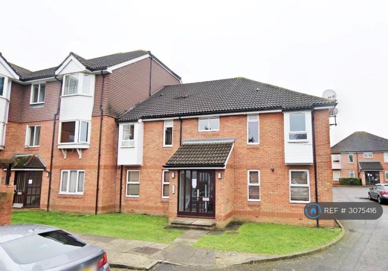 Studio flat in Noble Court, Mitcham, CR4 (#3075416)