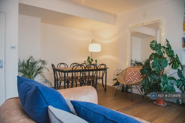 2 bedroom flat in Philbeach Gardens, London, SW5 (2 bed) (#2738978)