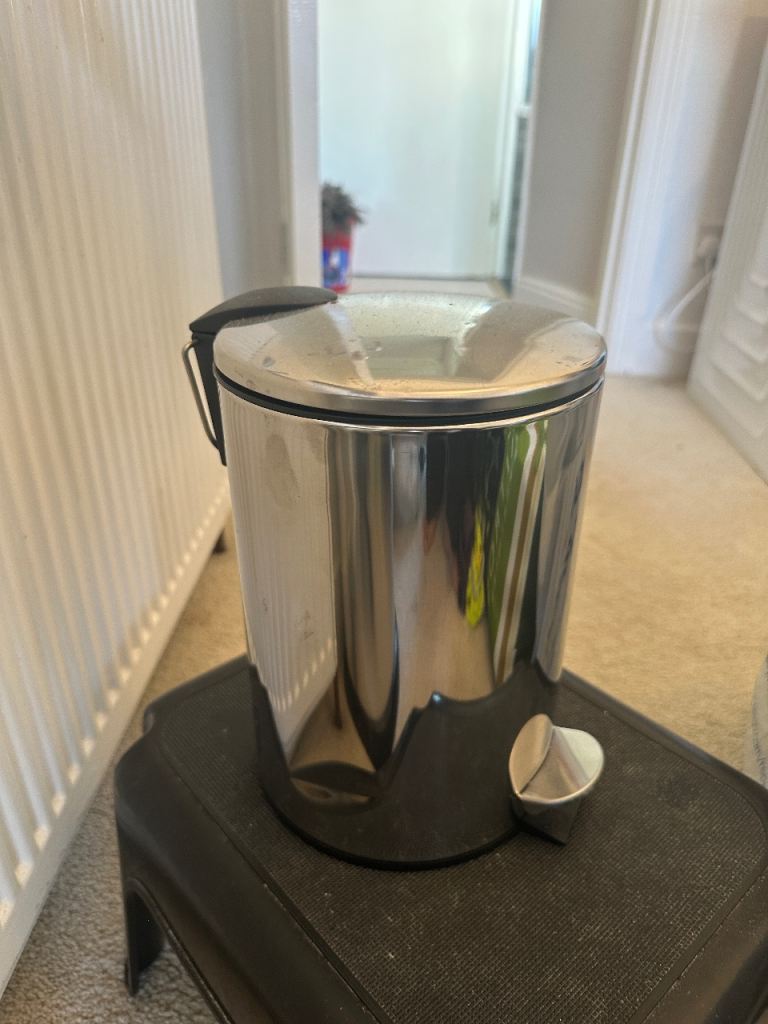 Pedal Bin Kitchen Dustbin – Silver, Good Condition