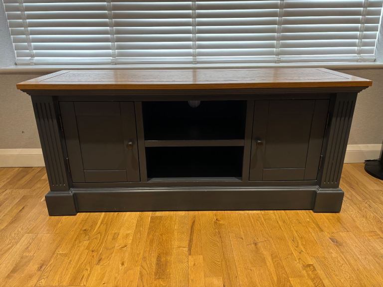 Solid Wood TV Unit/Stand – Grey with Oak Top