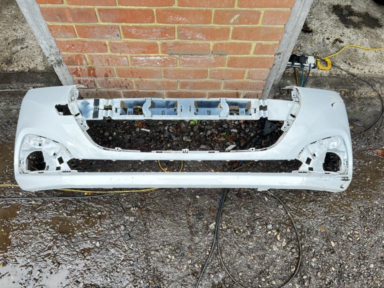 PEUGEOT 208 GENUINE  2015  -19 FRONT BUMPER 