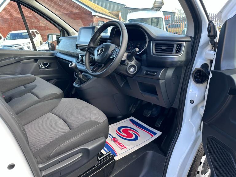 2023 73 RENAULT TRUCKS UK TRAFIC dCi 150 3T LWB L2 H1 Van Red Edition