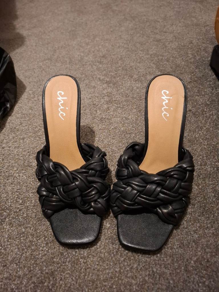 Size 4 new sandal