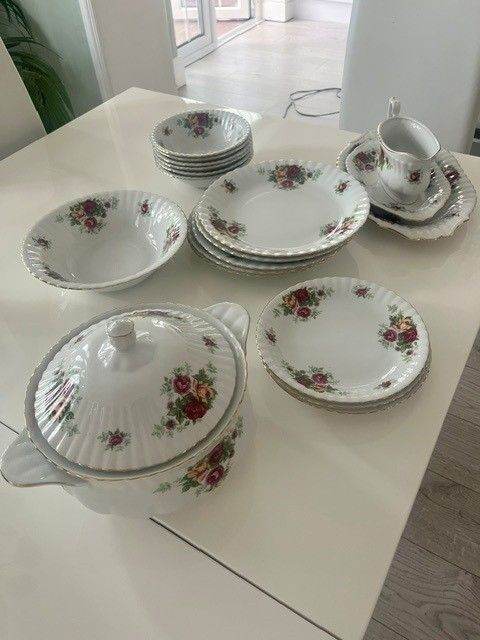 Chodziez Roses Porcelain Part Dinner Set – Good Condition