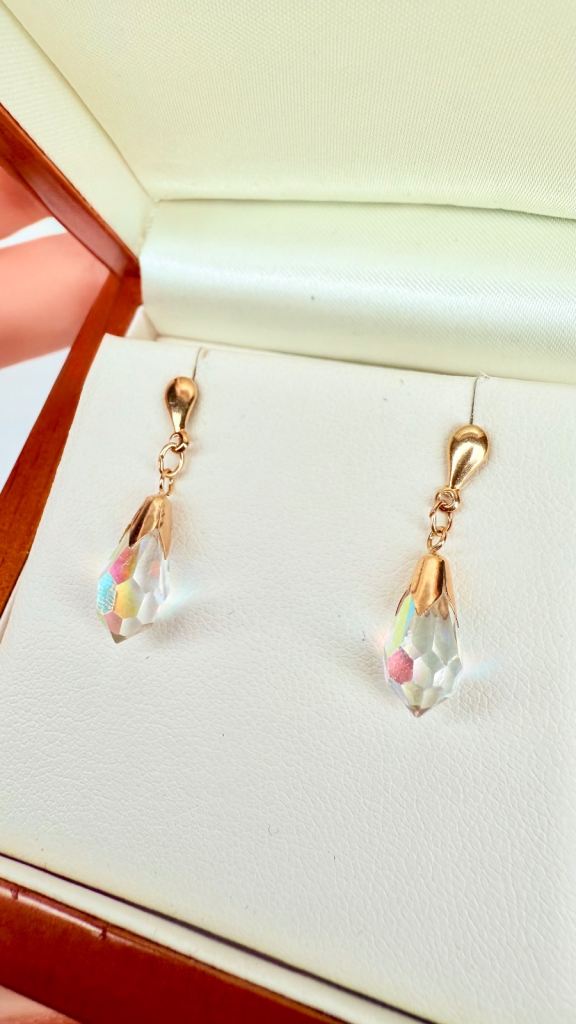 Beautiful 9ct Gold and Faceted Teardrop Crystal Earrings