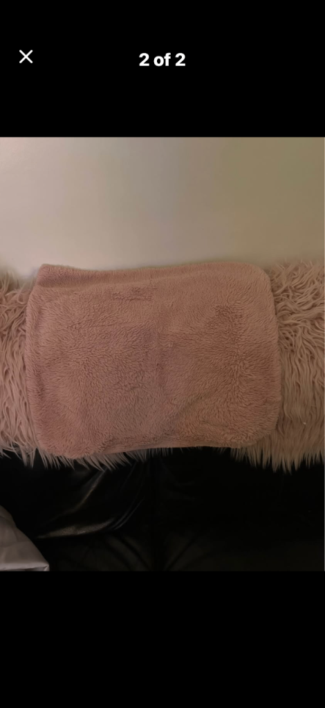 PINK RUG AND 4 CUSHIONS WITH PINK COVERS FOR SALE