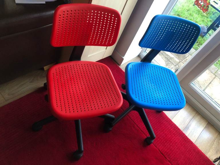 Office chair or desk chair kids on the small side £8 each