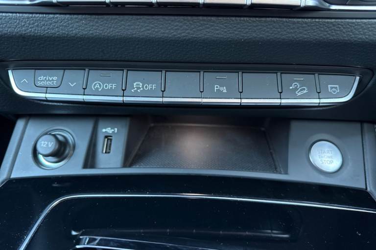 2022 Audi Q5 Edition 1 40 TDI quattro 204 PS S tronic SUV DIESEL Automatic