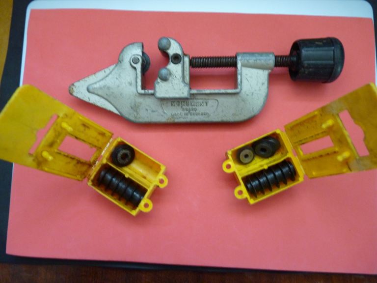 RECORD Pipe Cutter with Spare Wheels – Good Condition