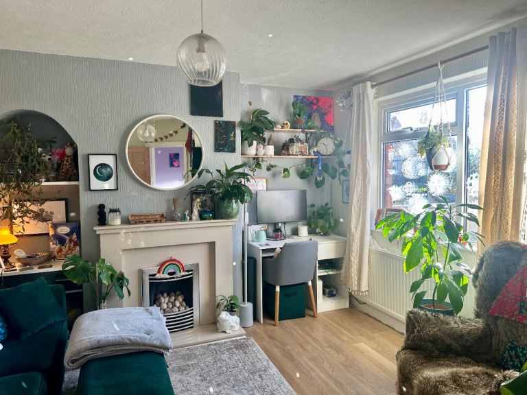 Room available in lovely house!