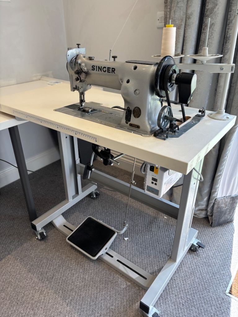 Singer 111G156 Industrial Walking Foot Sewing Machine + Jack Servo Motor