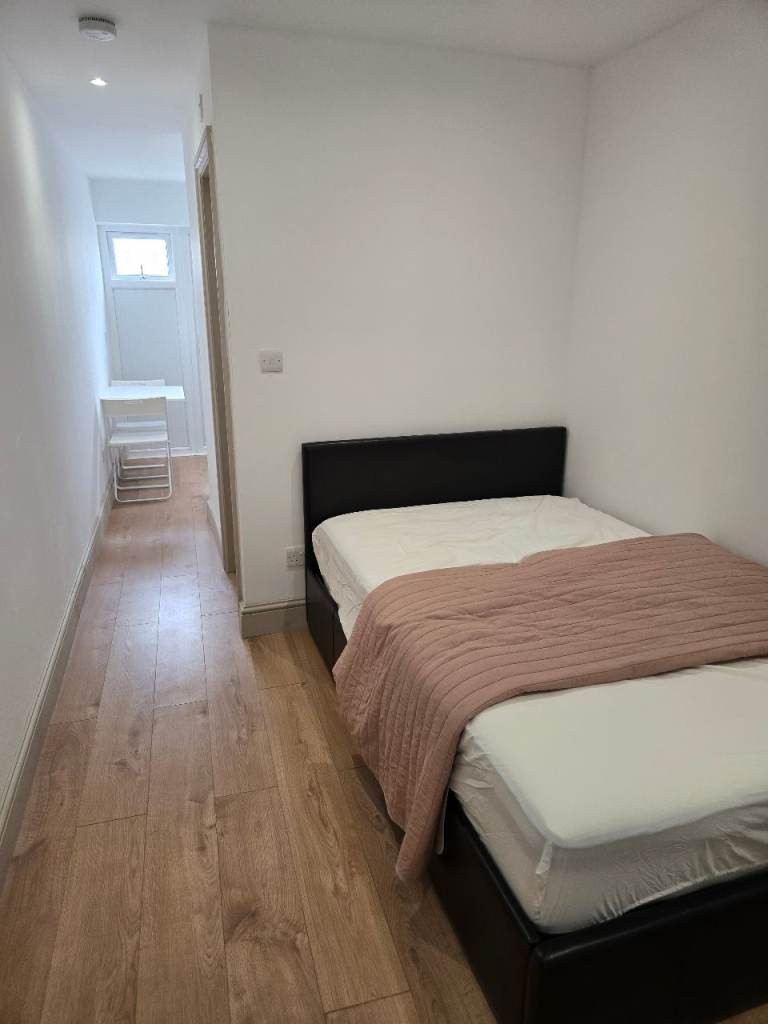 Self contained double room/studio for rent