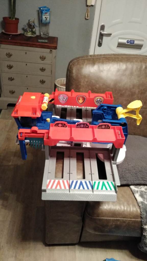 Paw Patrol Big Rig Highway Rescue HQ - PRICE REDUCED