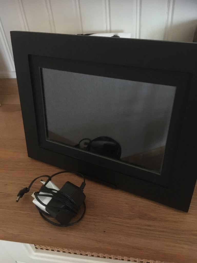 Brookstone digital photo frame