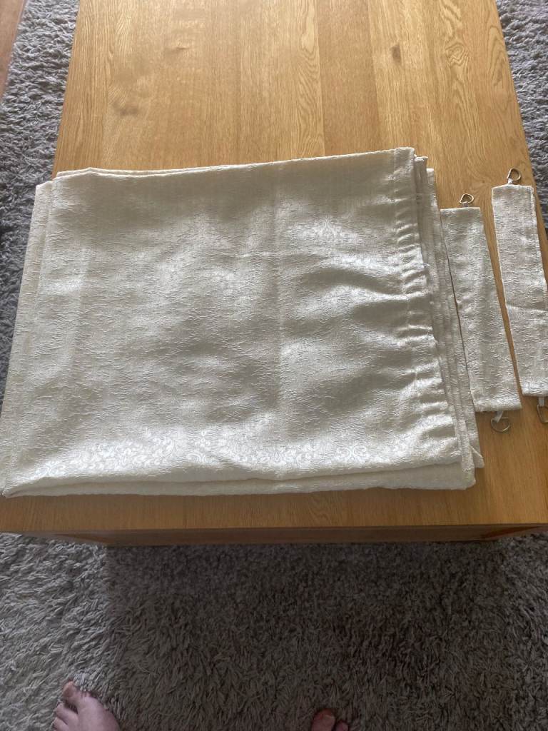    Static caravan curtains