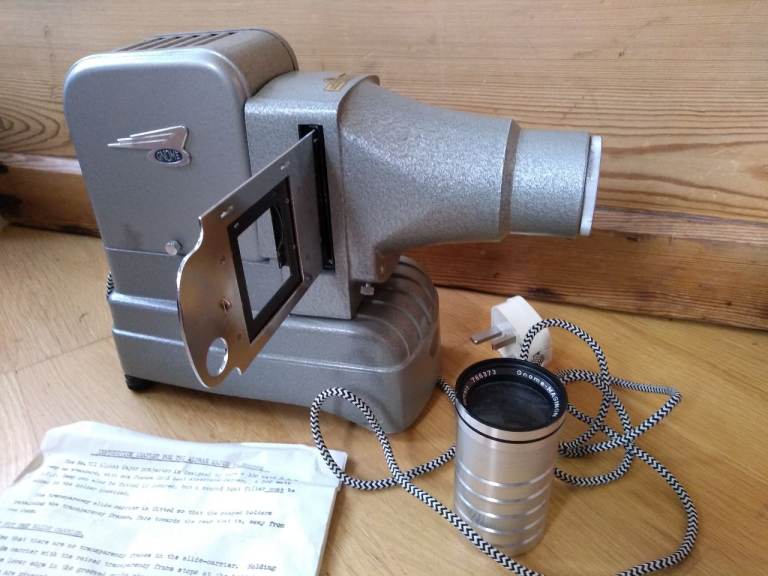 Photographic Slide Projector - Gnome Alpha Max
