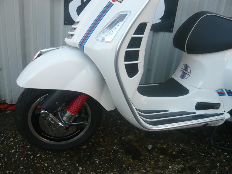 Piaggio Vespa GTS 125 SUPER ONLY 634 MILES 2021 LEARNER LEGAL SCOOTER 50 SH N X 