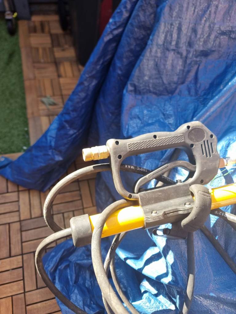 Pressure washer extension pole 