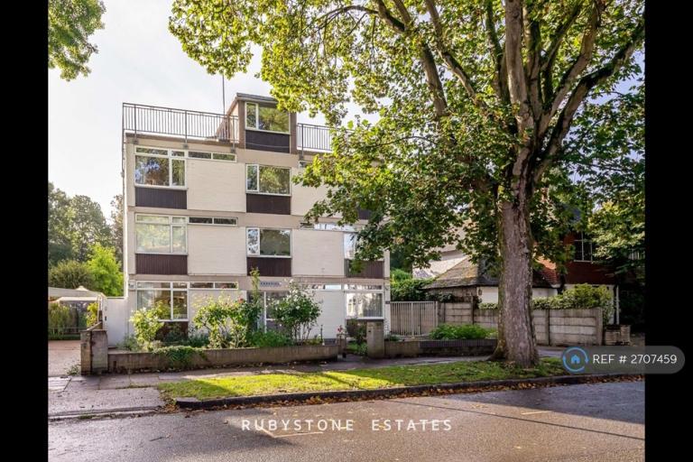 2 bedroom flat in Park Road, London, W4 (2 bed) (#2707459)