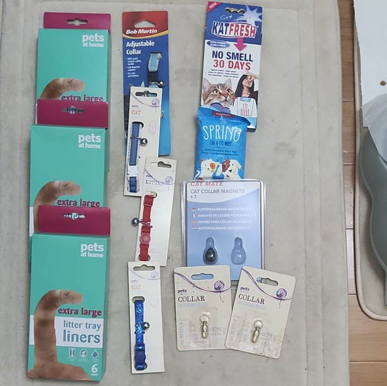 Mixed Brands Cat Accessories Job Lot: Collars, Magnets, Litter Tray Liners  (6)