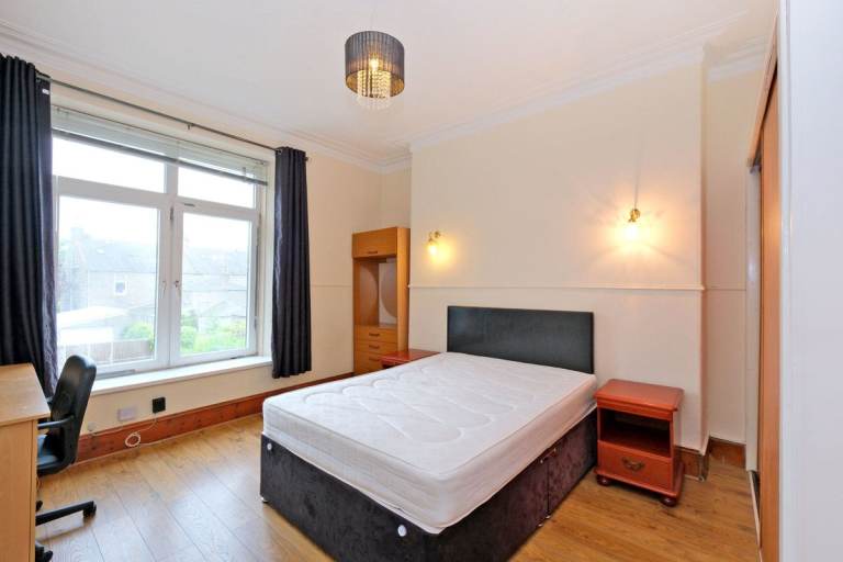 1 Bed Flat, Broomhill Road, AB10 - Free parking 