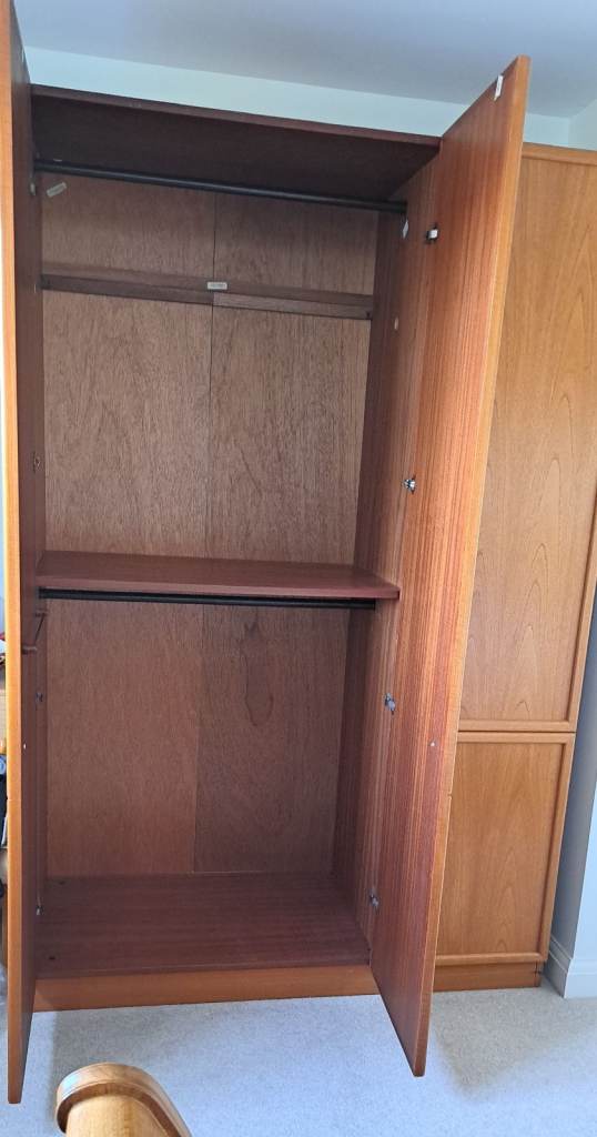 Oak Finish Triple Wardrobe 