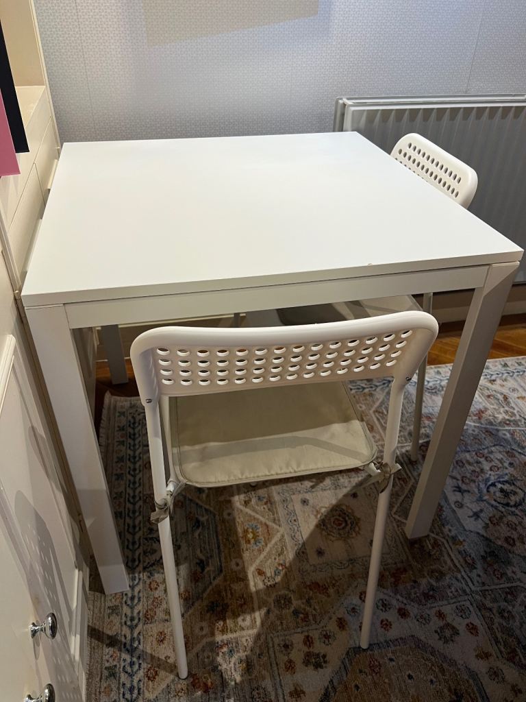 White dining table + 2 chairs