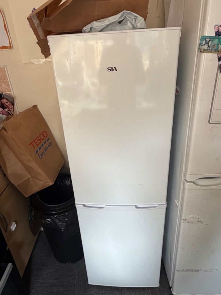 SIA Freestanding Fridge Freezer - White, Good Condition