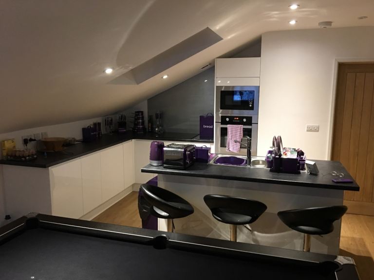 BS9 location.all utility bills included.Beautiful 1/2 bedroom Modern coach house