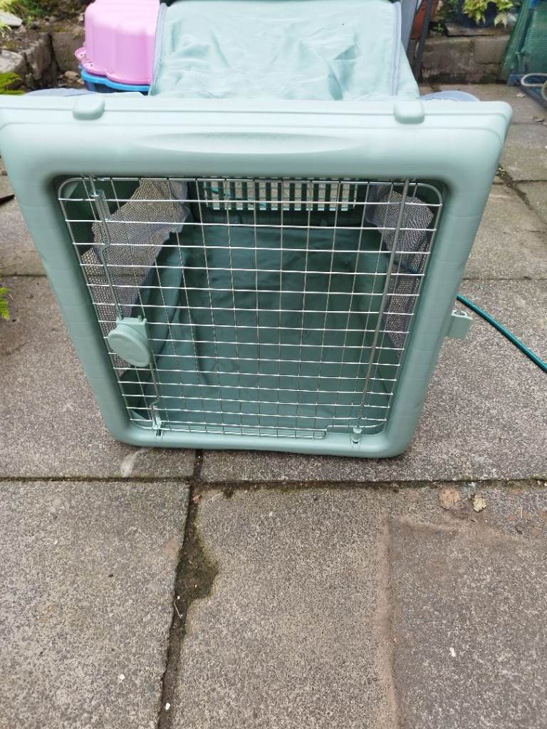 Pet enclosure/cage 