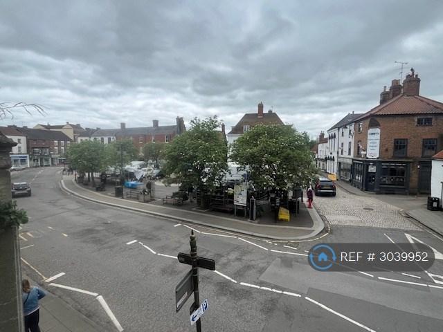 2 bedroom flat in High Street, Horncastle, LN9 (2 bed) (#3039952)