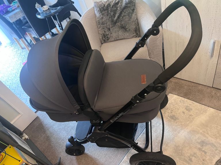 Ickle Bubba Stomp Luxe pushchair (carry cot and seat) 