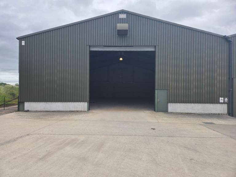 4,600 sqft warehouse to let near Chelmsford Essex 
